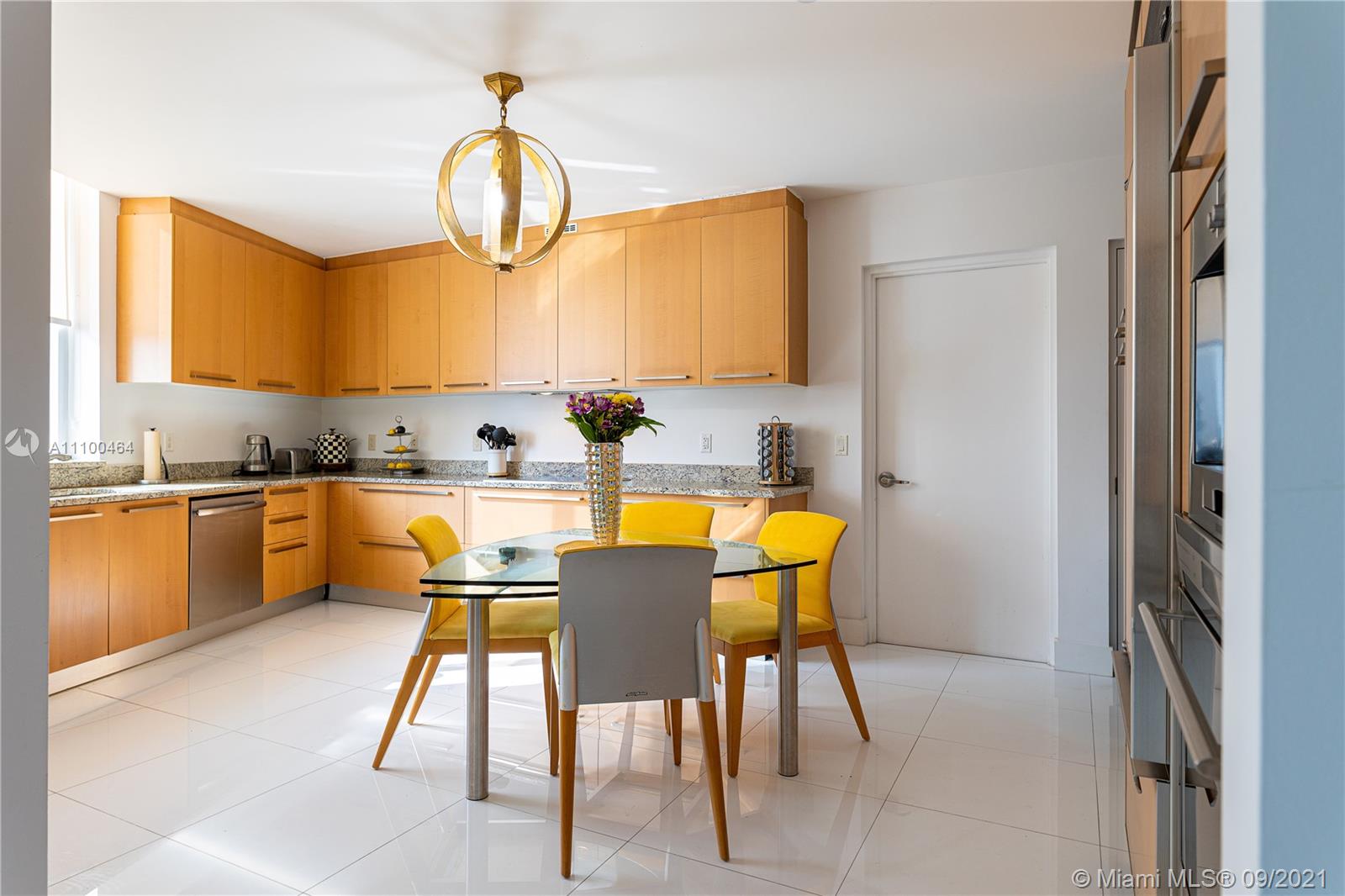 See details 606 3 / 4 2327 sq. ft. $ 2021-09-19 0 Photo