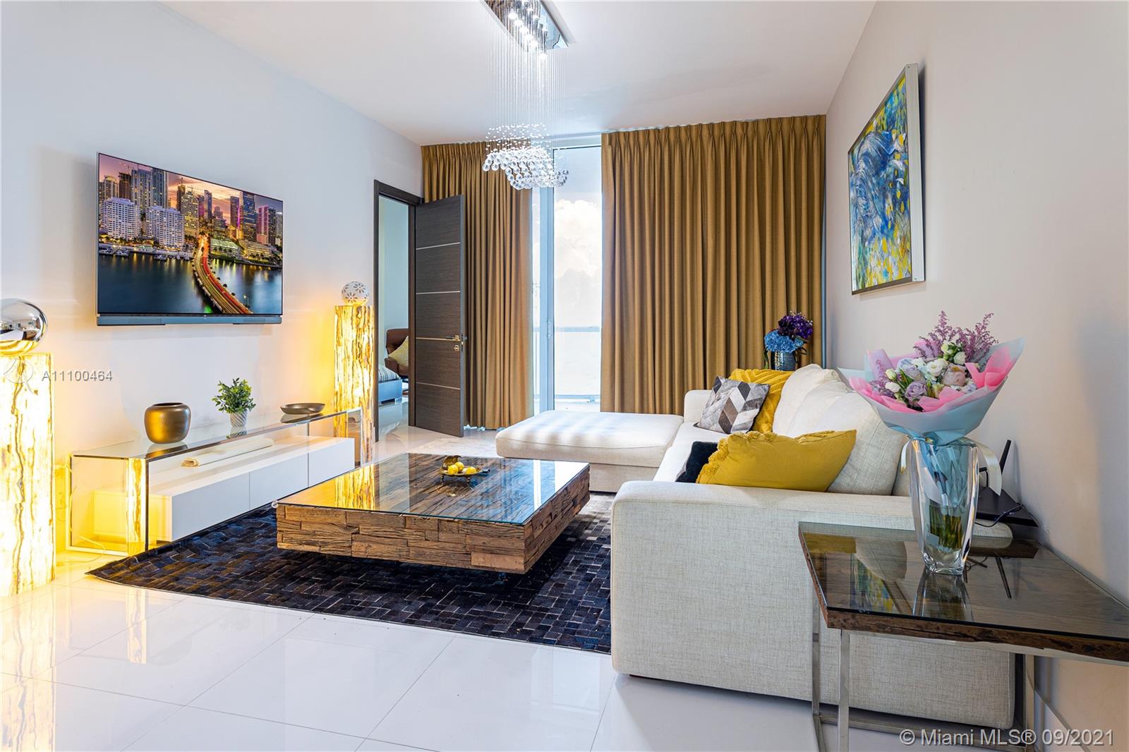 See details 606 3 / 4 2327 sq. ft. $ 2021-09-19 0 Photo