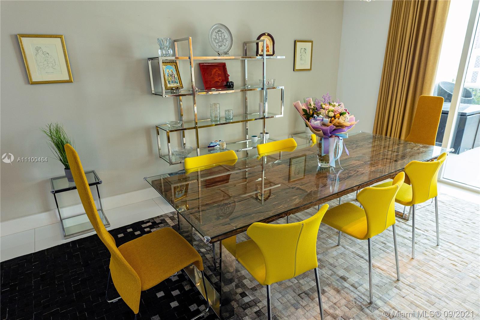 See details 606 3 / 4 2327 sq. ft. $ 2021-09-19 0 Photo