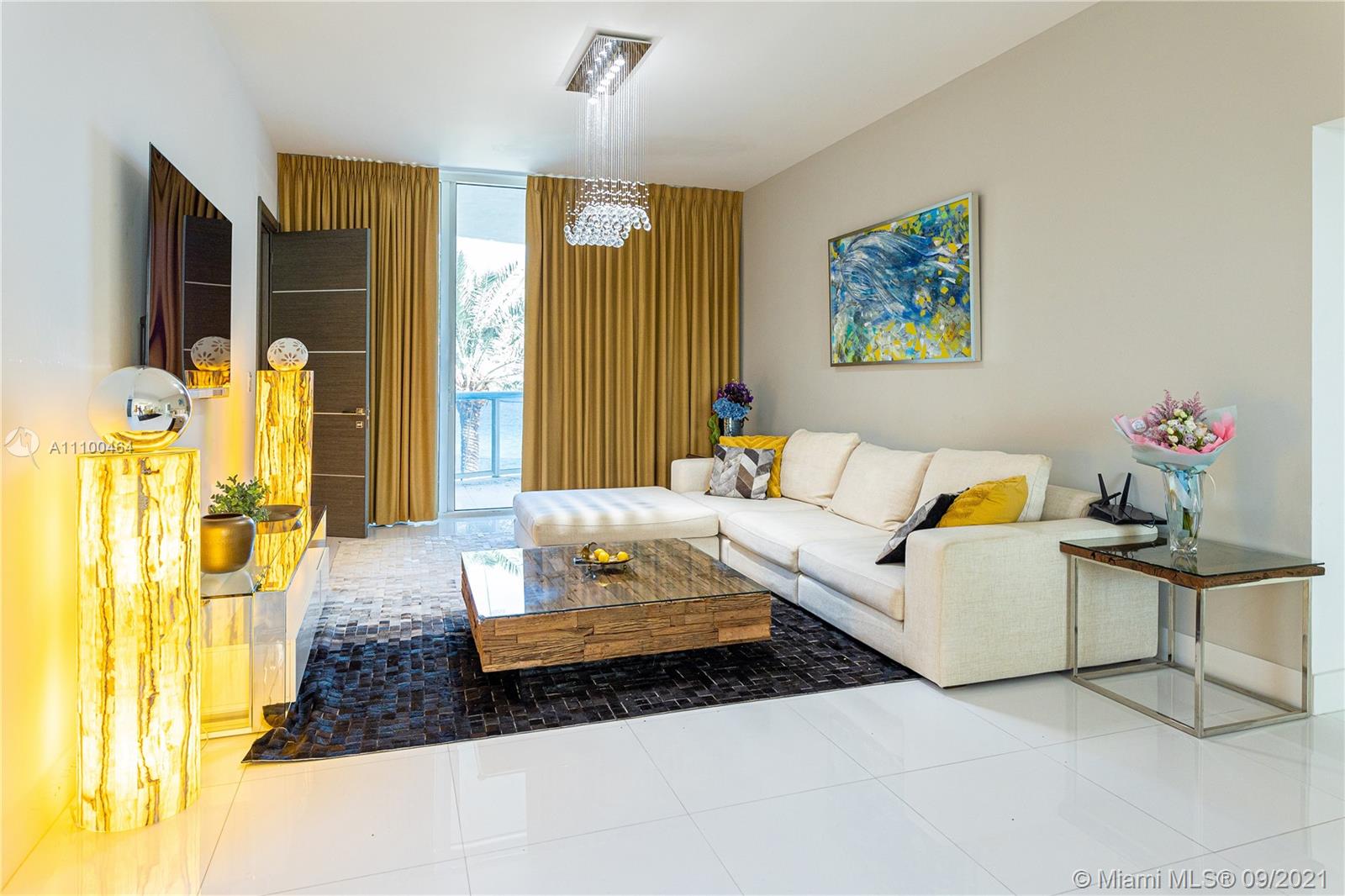 See details 606 3 / 4 2327 sq. ft. $ 2021-09-19 0 Photo