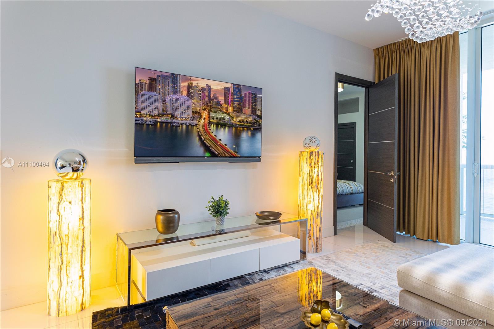 See details 606 3 / 4 2327 sq. ft. $ 2021-09-19 0 Photo