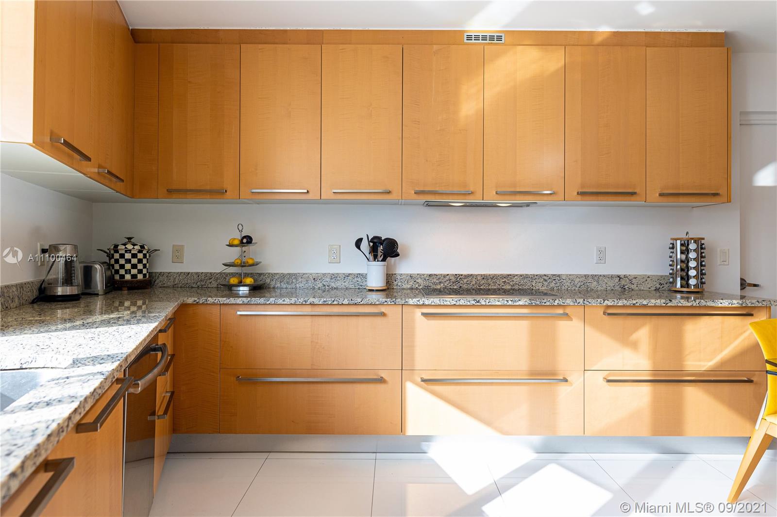 See details 606 3 / 4 2327 sq. ft. $ 2021-09-19 0 Photo