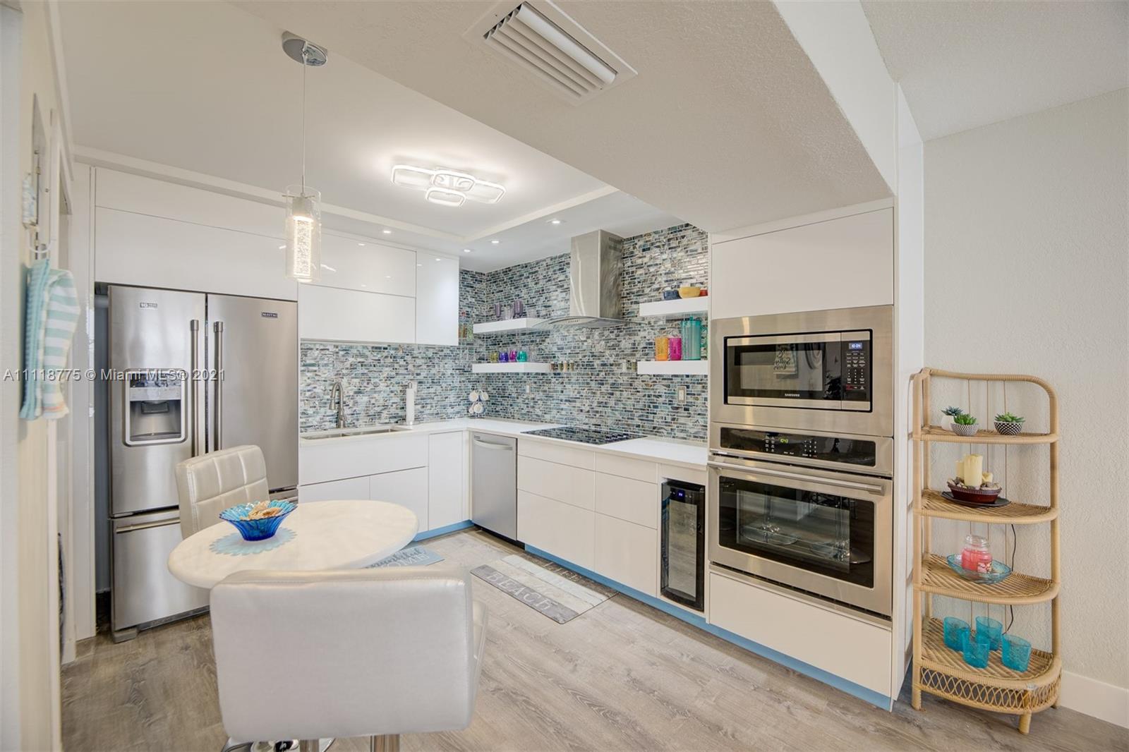 Photo of 3725 Ocean Dr #601, Hollywood, Florida, 33019 - KITCHEN