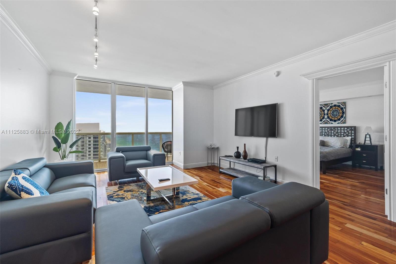 See details 4910 2 / 2 1337 sq. ft. $ 2022-11-23 0 Photo