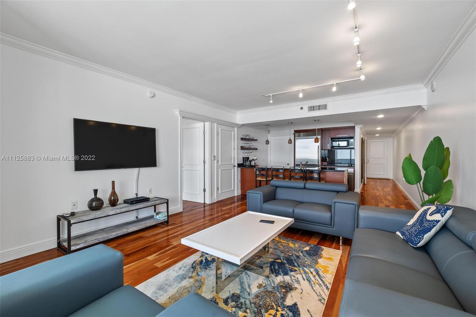 See details 4910 2 / 2 1337 sq. ft. $ 2022-11-23 0 Photo