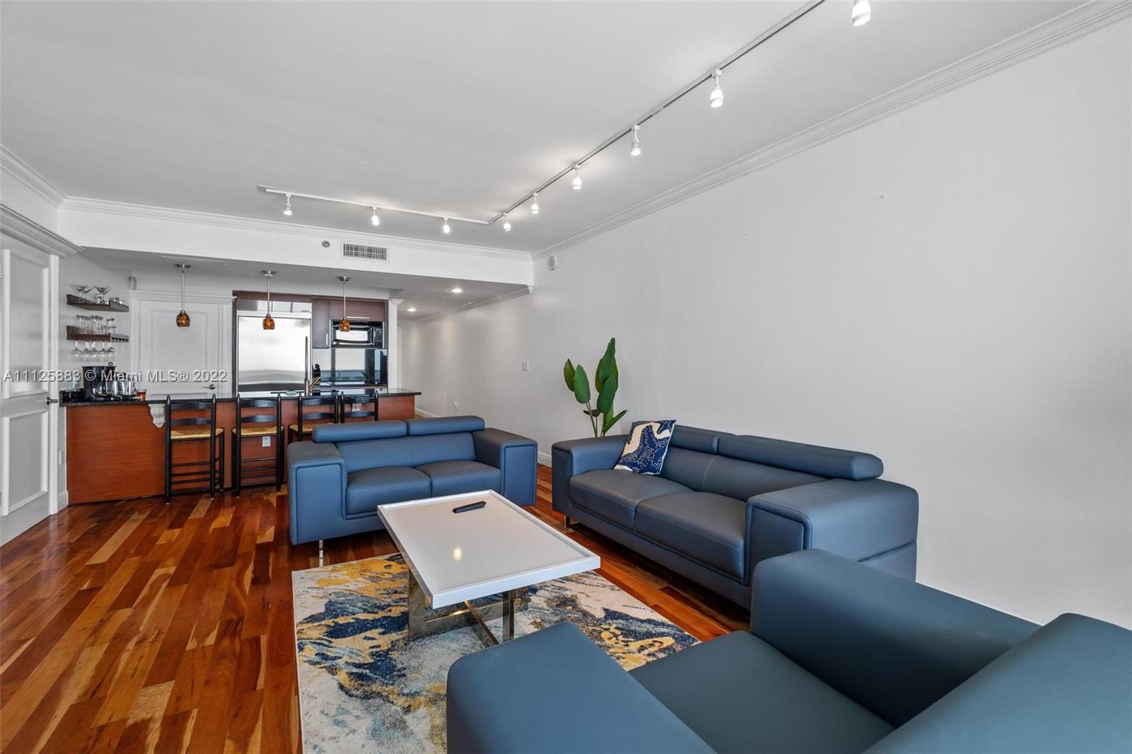 See details 4910 2 / 2 1337 sq. ft. $ 2022-11-23 0 Photo