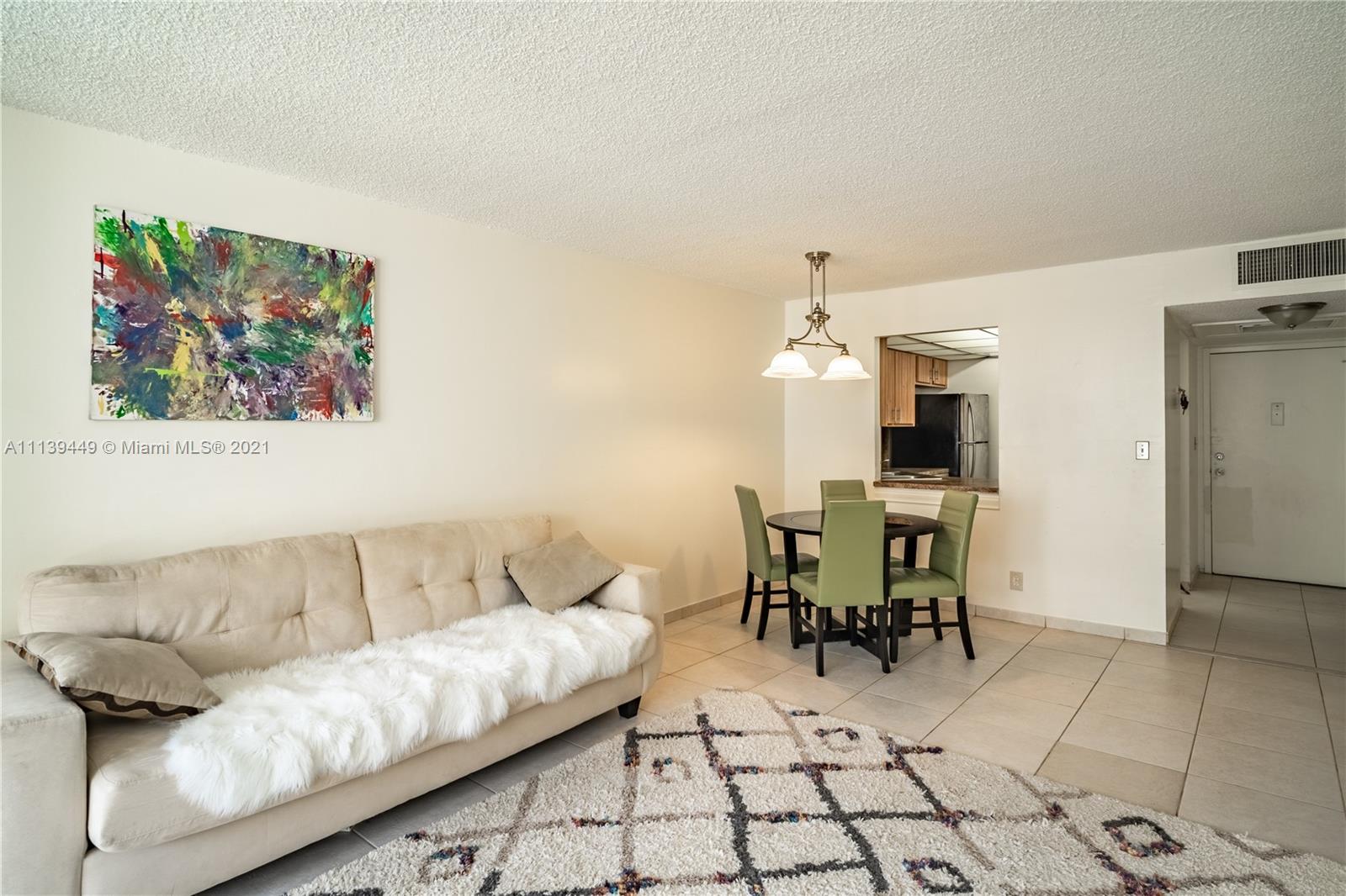 Living Room/Dining