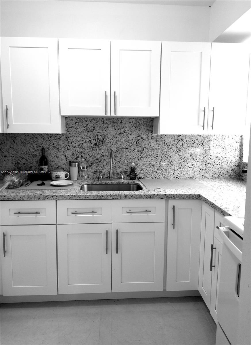 See details / 4020 sq. ft. $ 2022-03-01 0 Photo