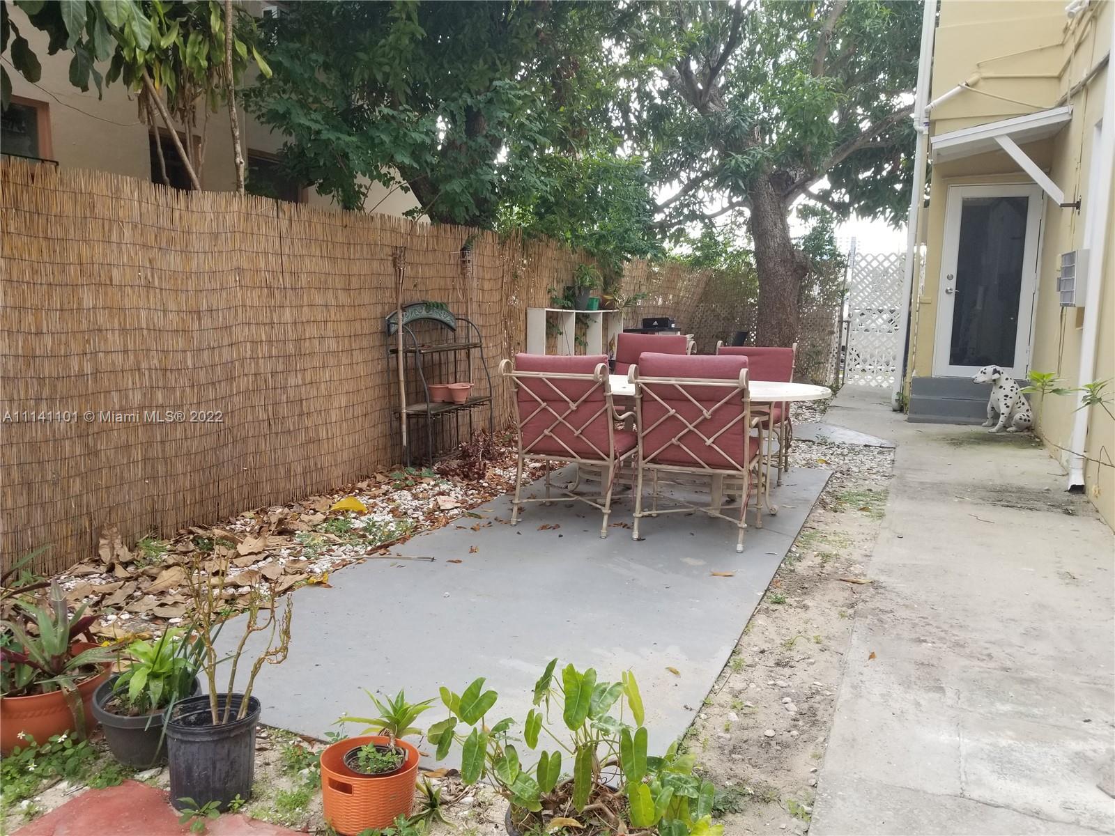 See details / 4020 sq. ft. $ 2022-03-01 0 Photo