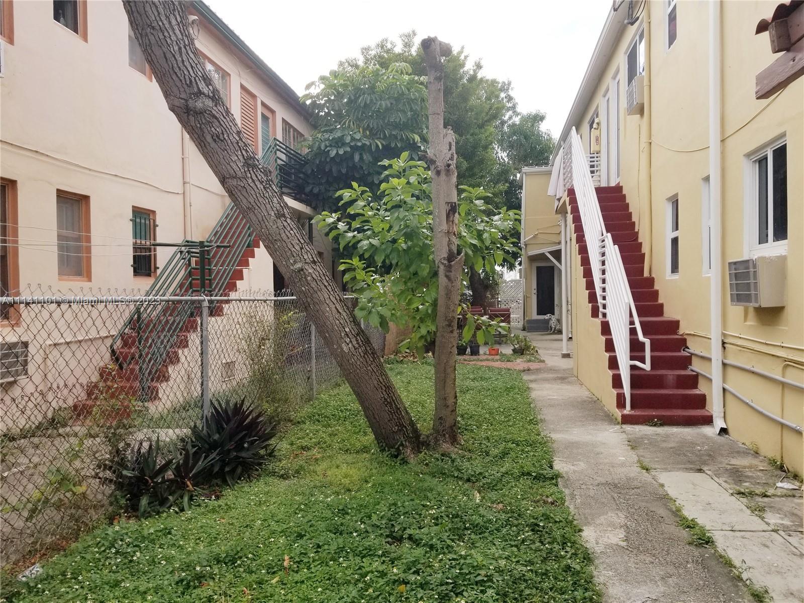 See details / 4020 sq. ft. $ 2022-03-01 0 Photo
