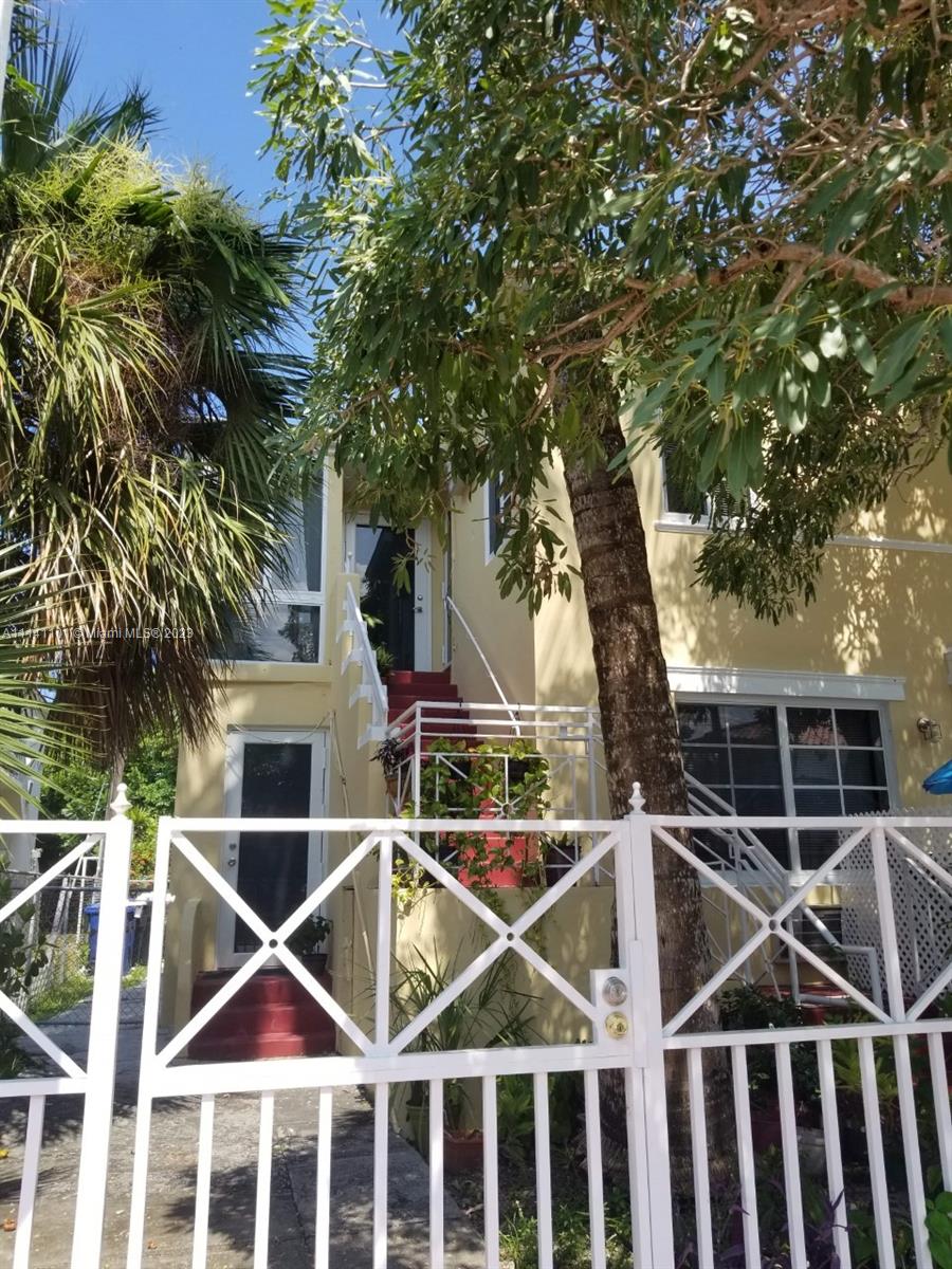 See details / 4020 sq. ft. $ 2022-03-01 0 Photo