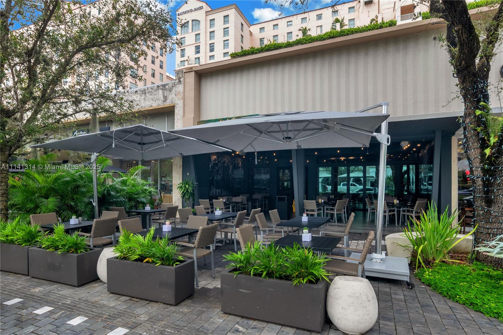 Ver detalles / sq. ft. $ 2025-10-01 0 foto