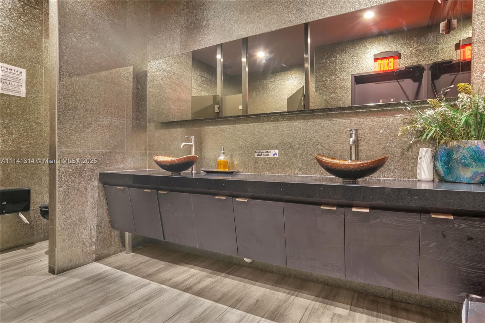 Ver detalles / sq. ft. $ 2025-10-01 0 foto