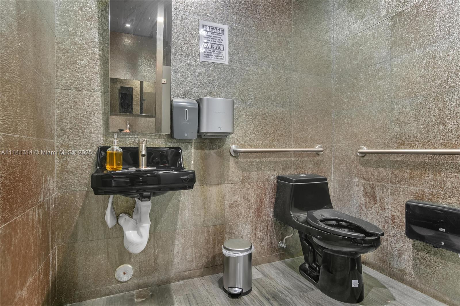 Ver detalles / sq. ft. $ 2025-10-01 0 foto