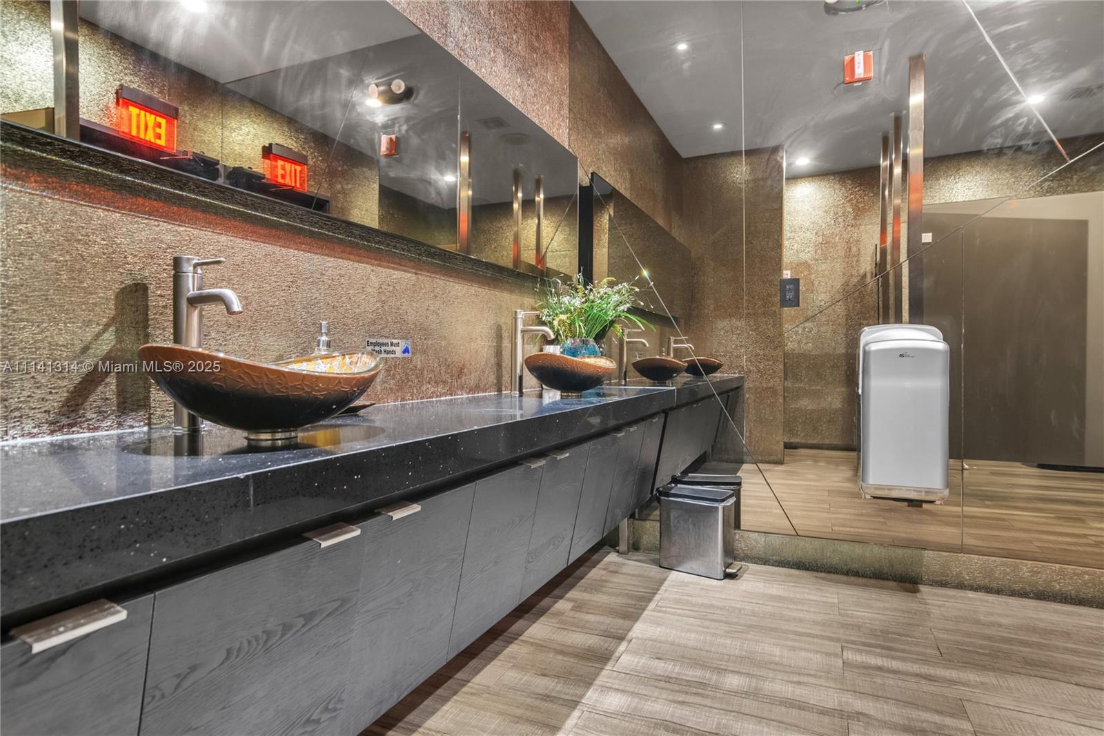 Ver detalles / sq. ft. $ 2025-10-01 0 foto