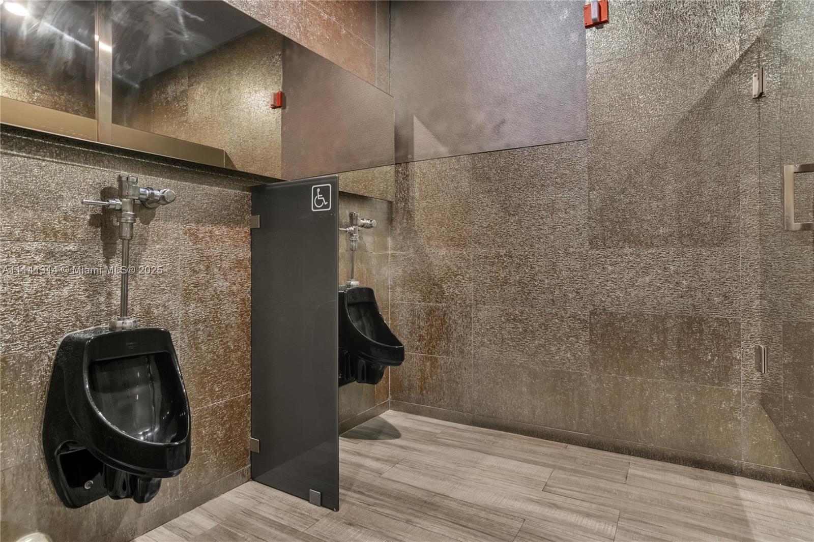 Ver detalles / sq. ft. $ 2025-10-01 0 foto