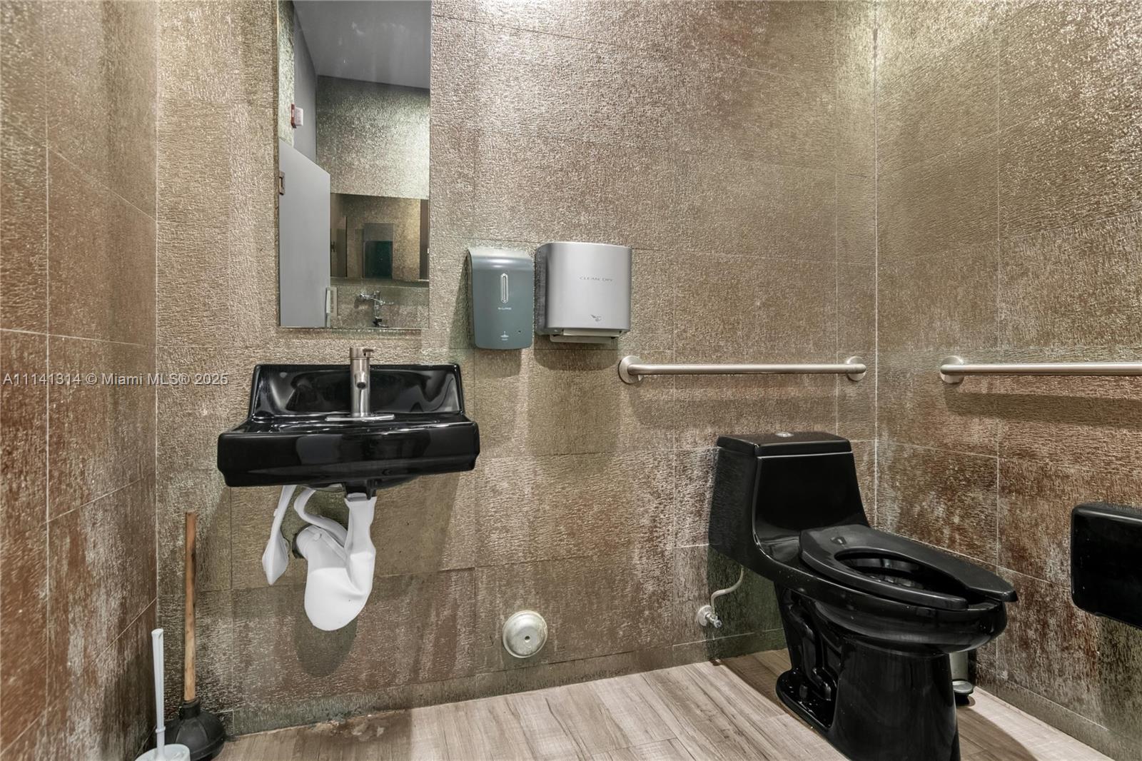 Ver detalles / sq. ft. $ 2025-10-01 0 foto