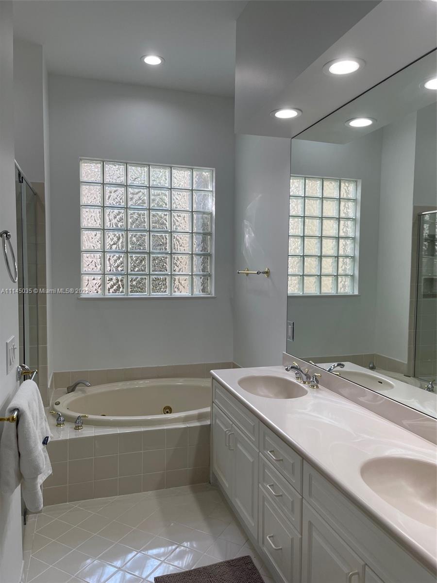 Photo of 1596 Breakwater Ter #1596 (1596), Hollywood, Florida, 33019 -