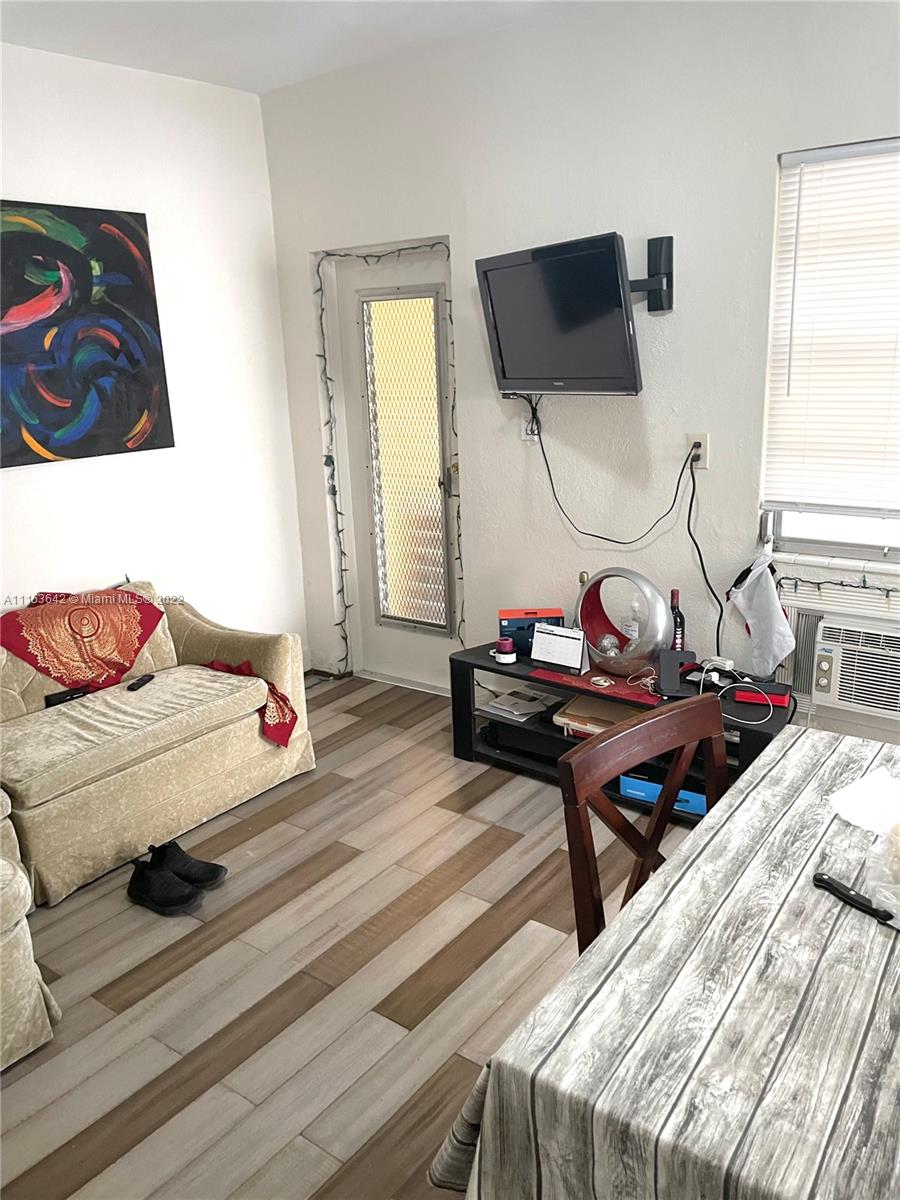 See details / sq. ft. $ 2022-08-03 0 Photo