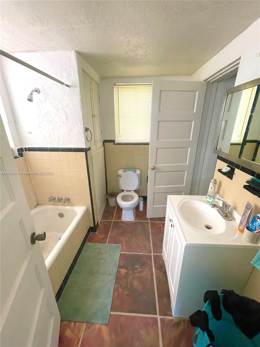 See details / 4100 sq. ft. $ 2022-08-03 0 Photo