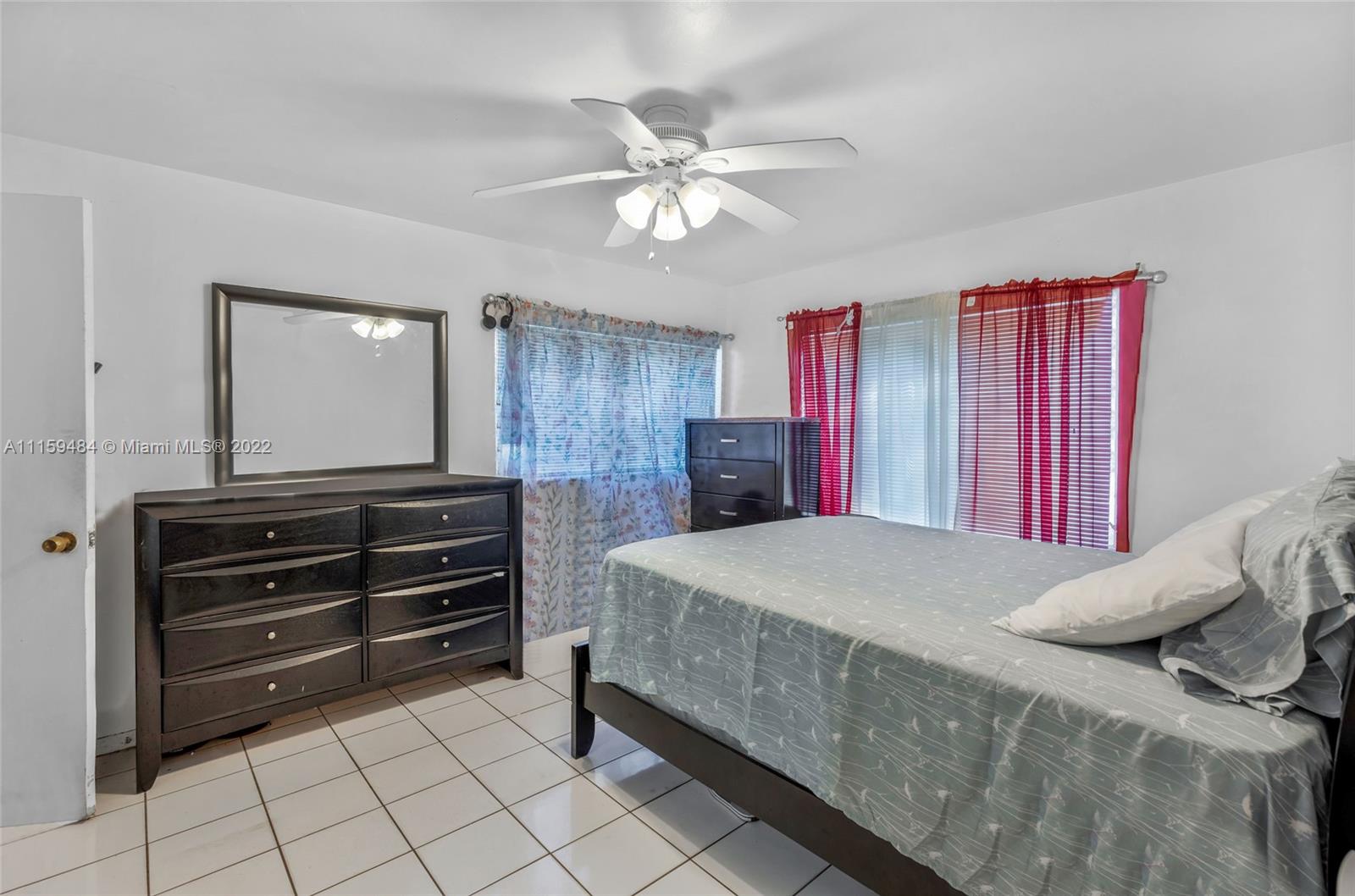 See details / 1969 sq. ft. $ 2022-04-14 0 Photo