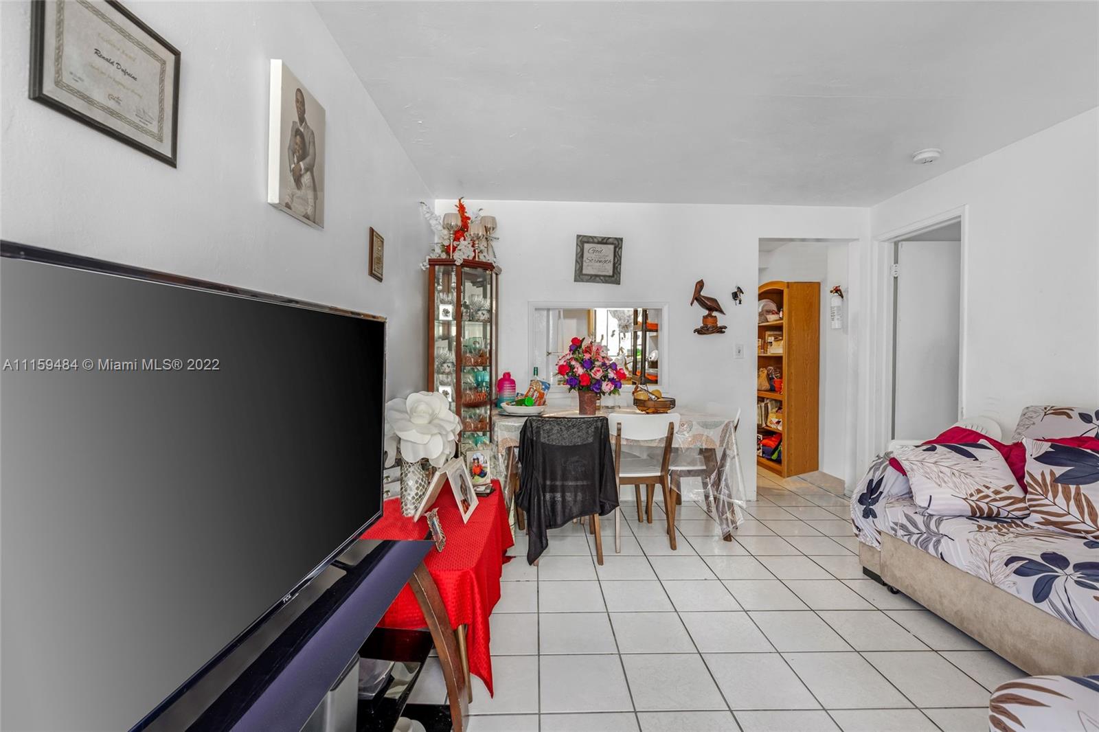 See details / 1969 sq. ft. $ 2022-04-14 0 Photo