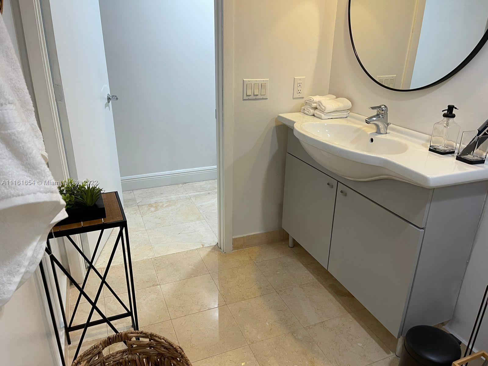 Ver detalles 1712 1 / 1 844 sq. ft. $ 2022-08-11 0 foto