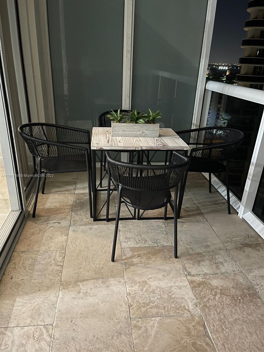 Ver detalles 1712 1 / 1 844 sq. ft. $ 2022-08-11 0 foto