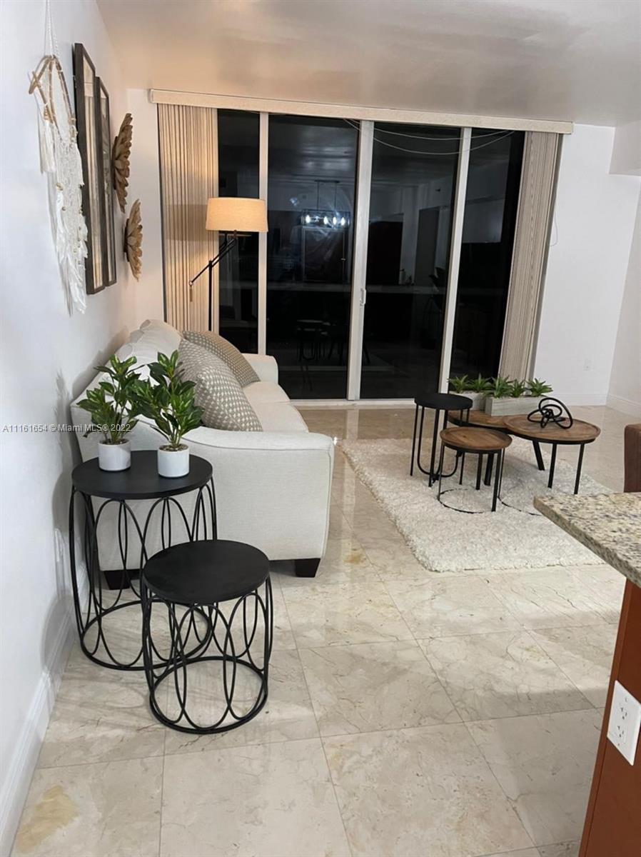 Ver detalles 1712 1 / 1 844 sq. ft. $ 2022-08-11 0 foto