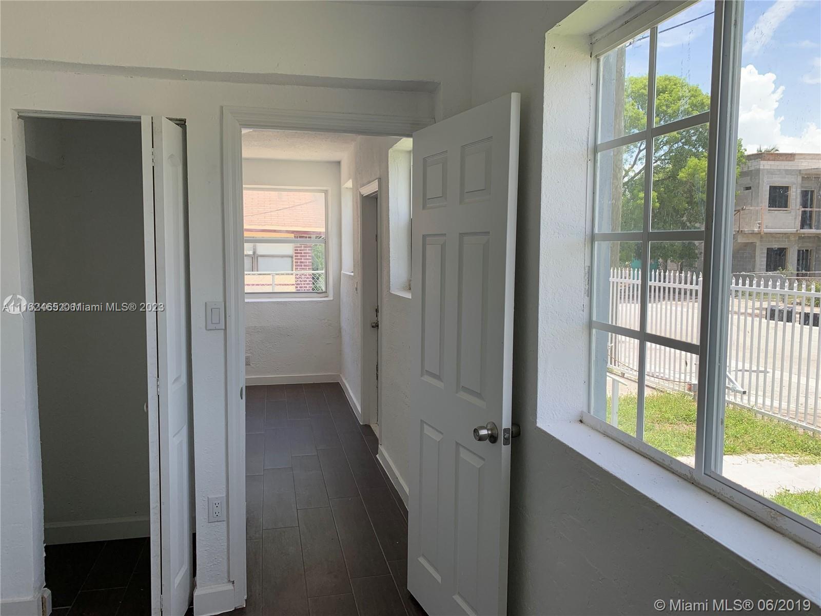 See details / 1089 sq. ft. $ 2022-02-17 0 Photo