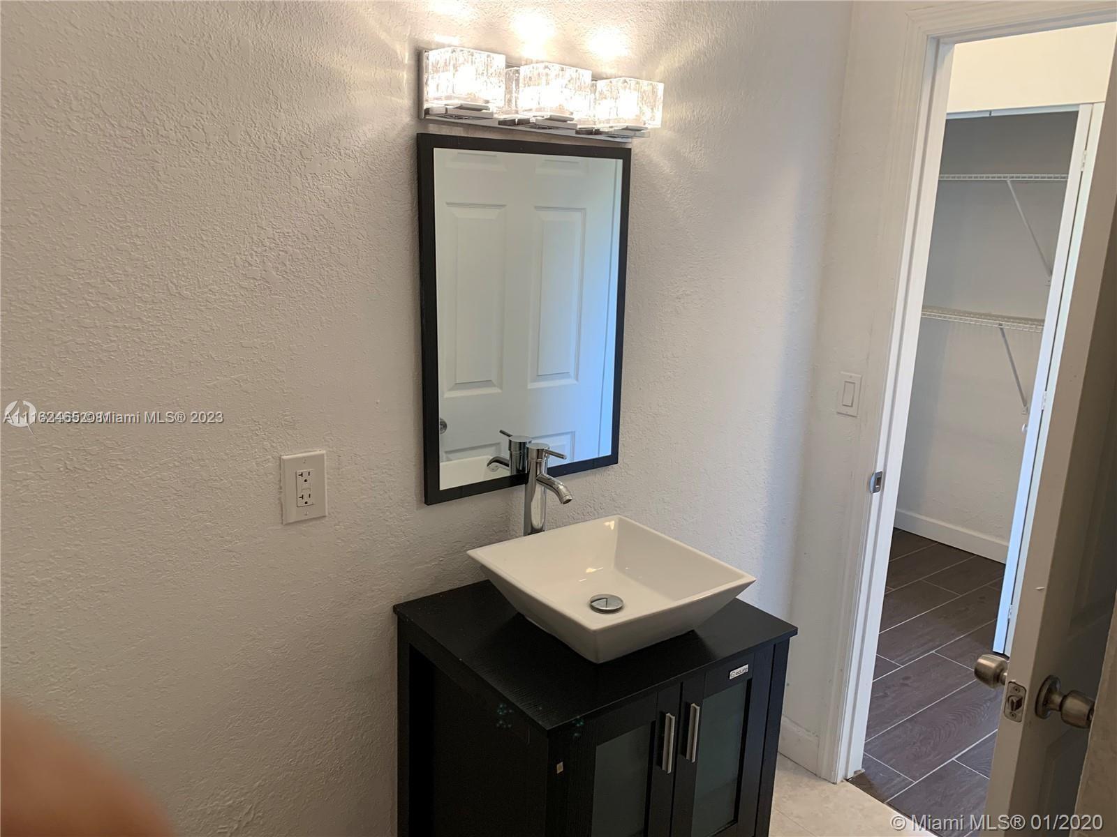 See details / 1089 sq. ft. $ 2022-02-17 0 Photo