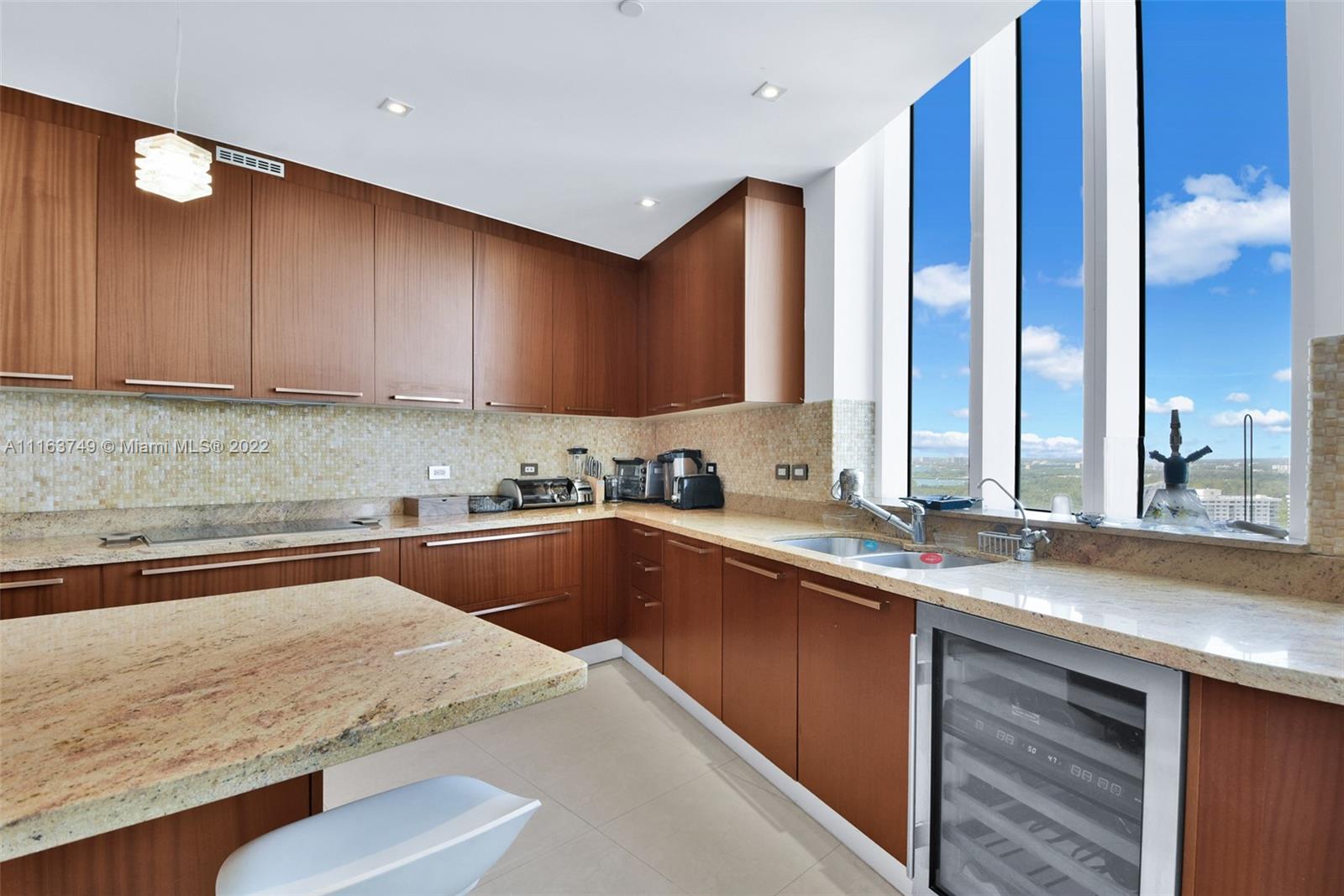 See details 2704 3 / 3 2536 sq. ft. $ 2022-02-21 0 Photo