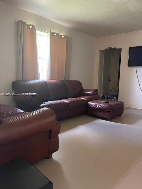 See details / 2215 sq. ft. $ 2022-03-14 0 Photo
