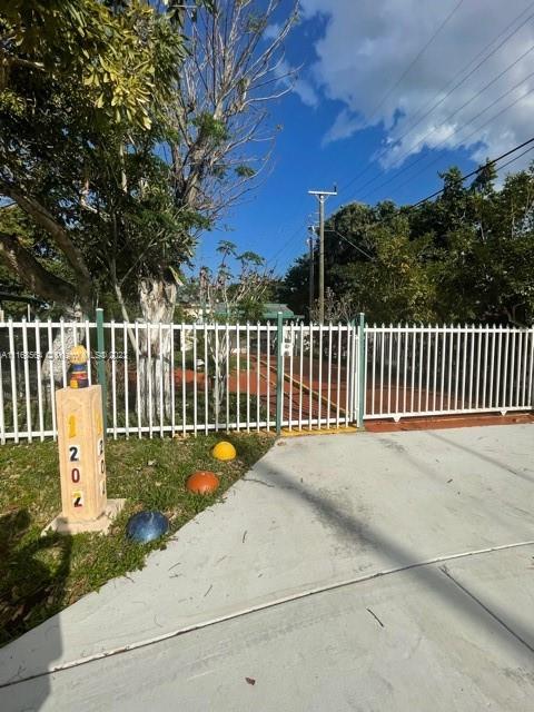 See details / 2215 sq. ft. $ 2022-03-14 0 Photo