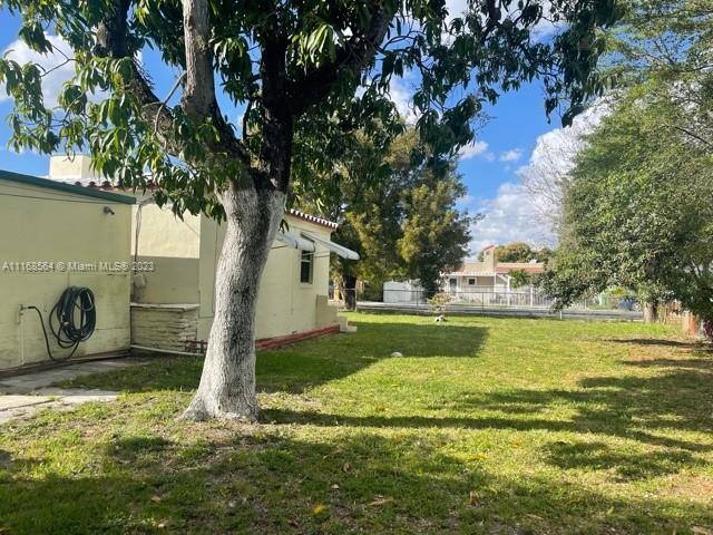 See details / 2215 sq. ft. $ 2022-03-14 0 Photo
