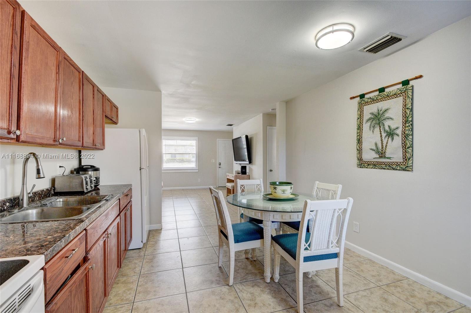 See details / 2310 sq. ft. $ 2022-11-16 0 Photo