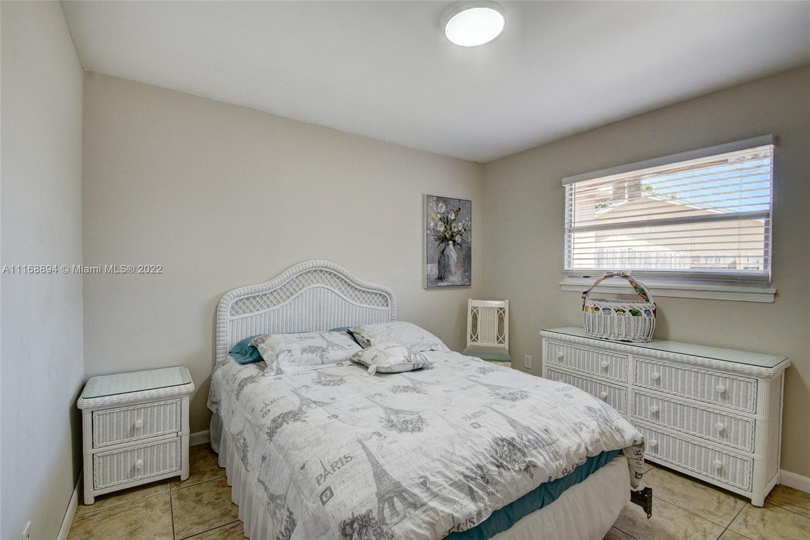 See details / 2310 sq. ft. $ 2022-11-16 0 Photo
