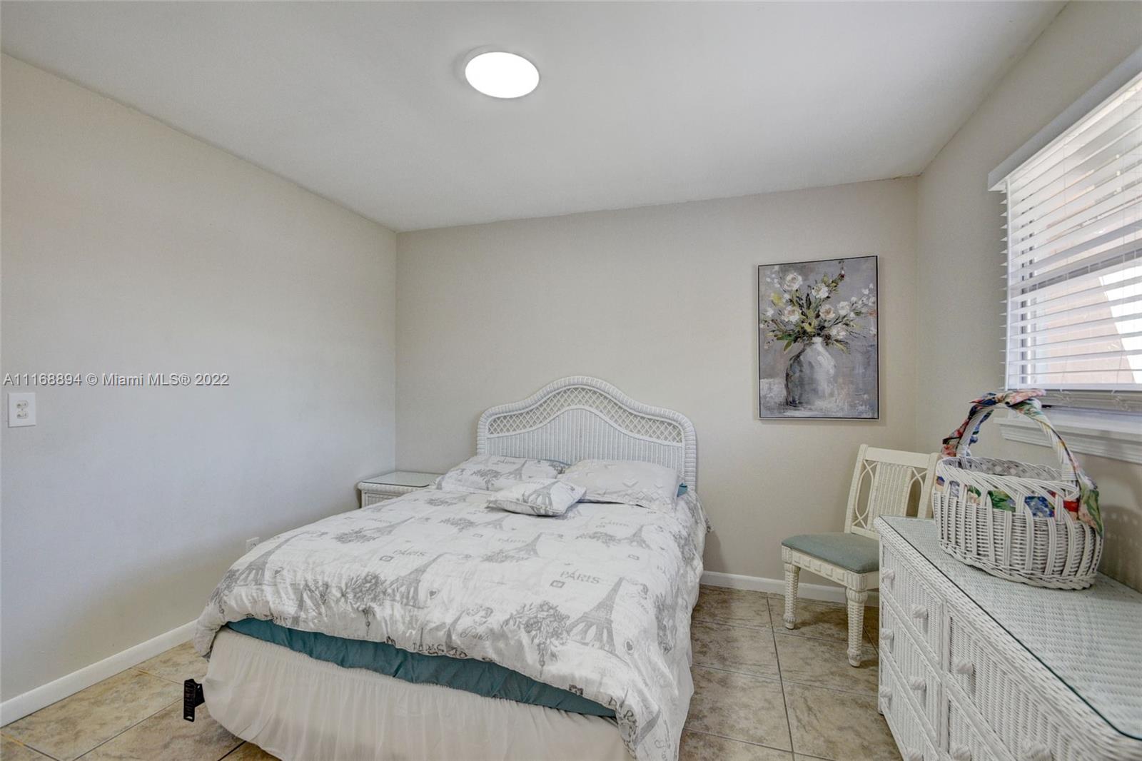 See details / 2310 sq. ft. $ 2022-11-16 0 Photo