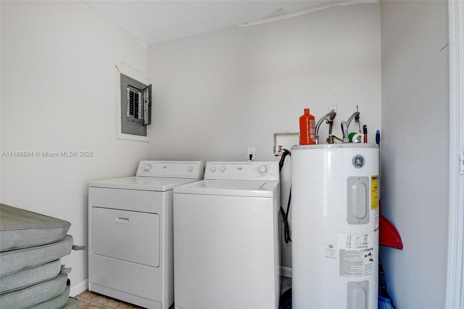 See details / 2310 sq. ft. $ 2022-11-16 0 Photo