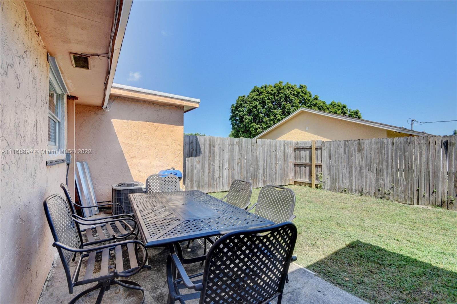 See details / 2310 sq. ft. $ 2022-11-16 0 Photo