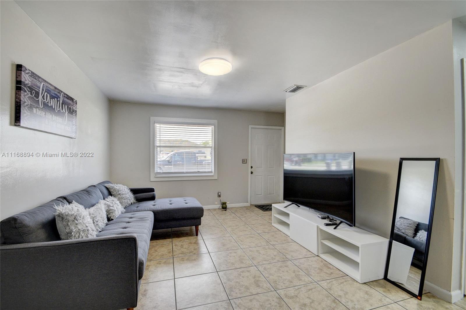 See details / 2310 sq. ft. $ 2022-11-16 0 Photo