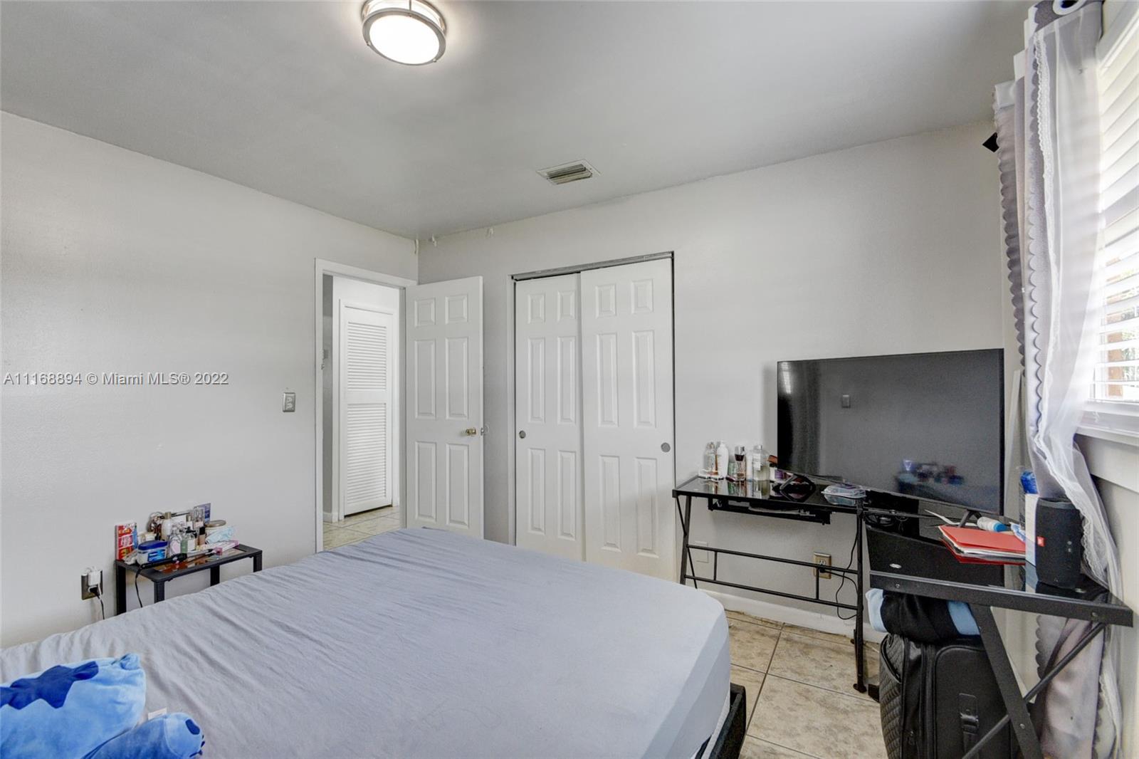 See details / 2310 sq. ft. $ 2022-11-16 0 Photo