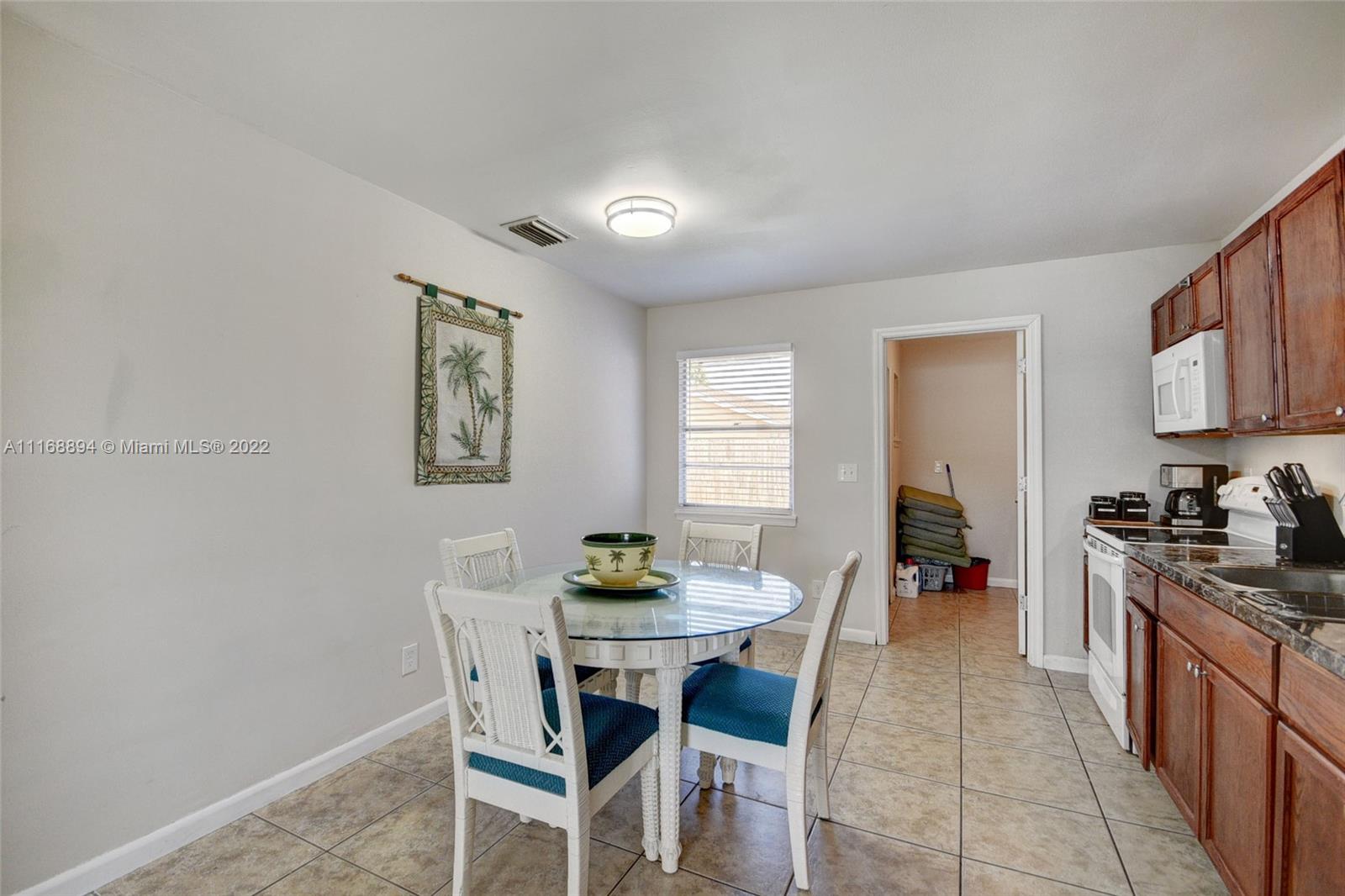 See details / 2310 sq. ft. $ 2022-11-16 0 Photo