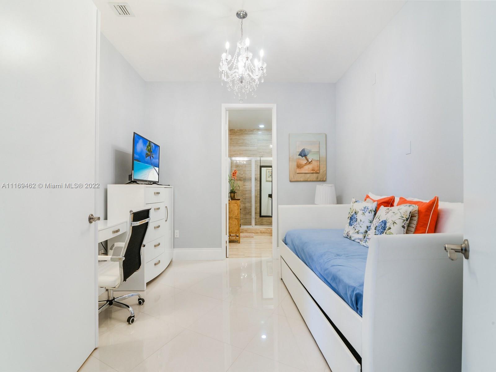 See details 3703 2 / 3 1962 sq. ft. $ 2023-01-10 0 Photo