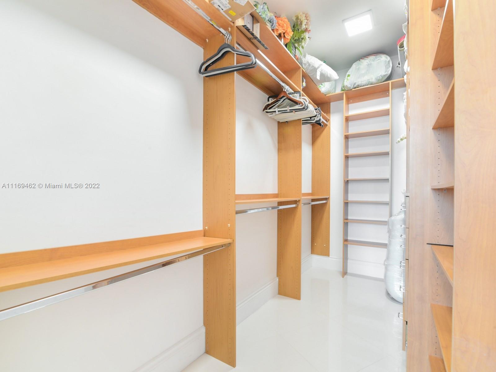 See details 3703 2 / 3 1962 sq. ft. $ 2023-01-10 0 Photo