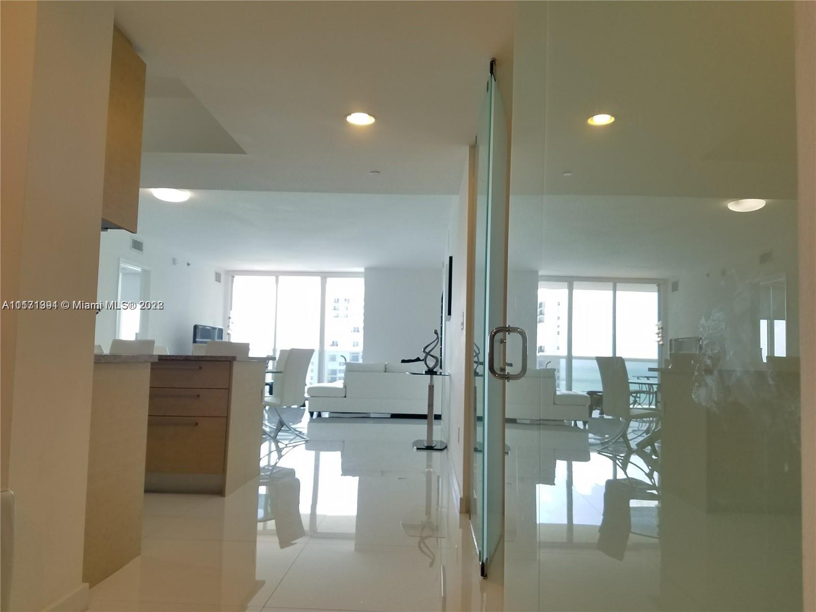 Ver detalles 1504 3 / 3 1675 sq. ft. $ 2022-05-21 0 foto