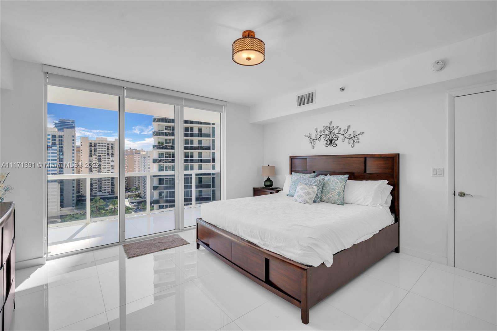 Ver detalles 1504 3 / 3 1675 sq. ft. $ 2022-05-21 0 foto