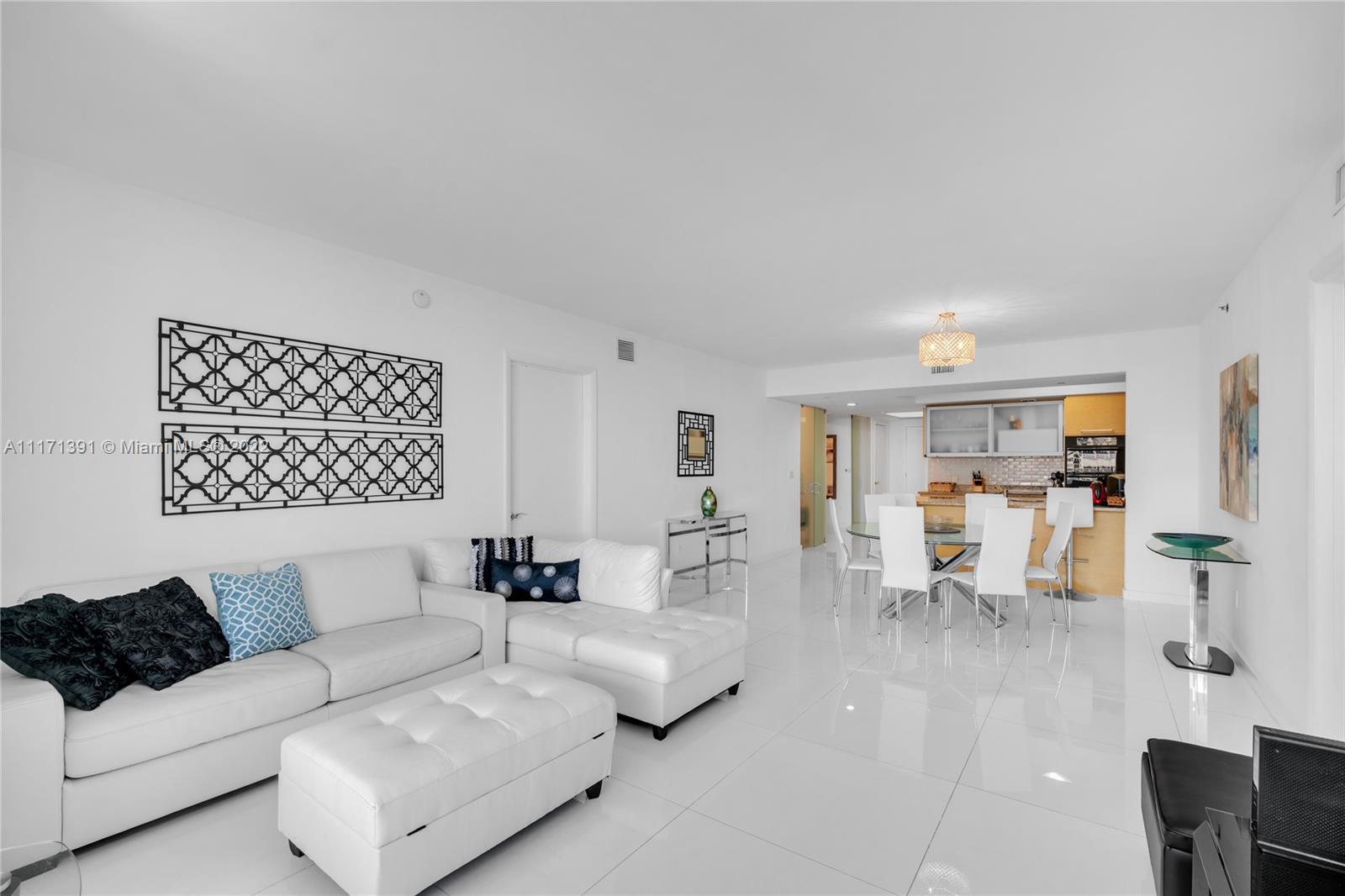 Ver detalles 1504 3 / 3 1675 sq. ft. $ 2022-05-21 0 foto