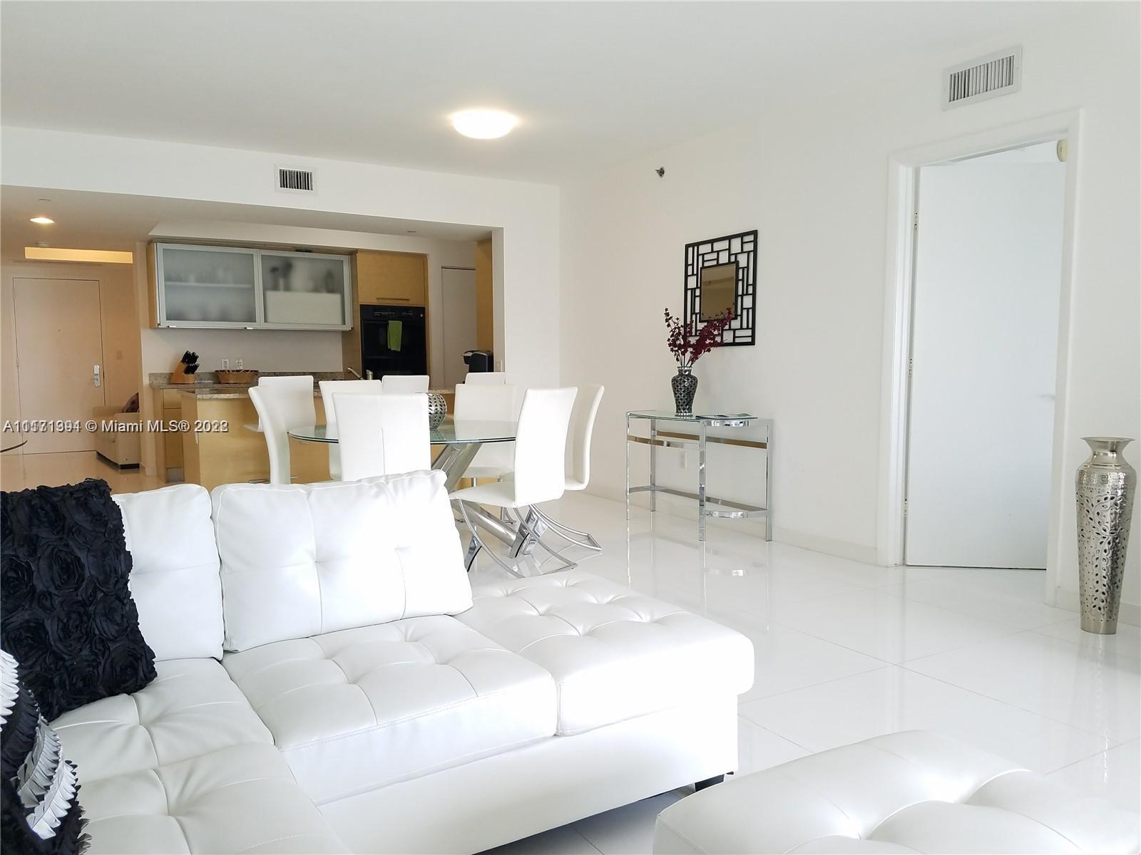 Ver detalles 1504 3 / 3 1675 sq. ft. $ 2022-05-21 0 foto