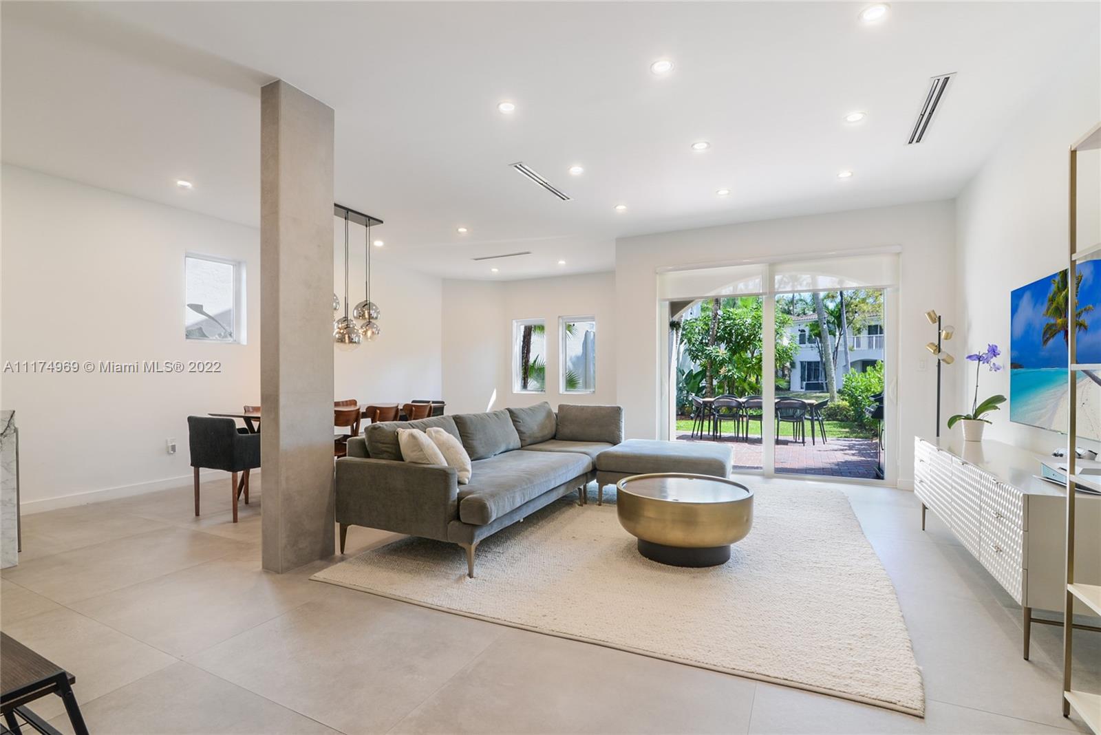 Photo of 3030 208th St (3030), Aventura, Florida, 33180 - Living room